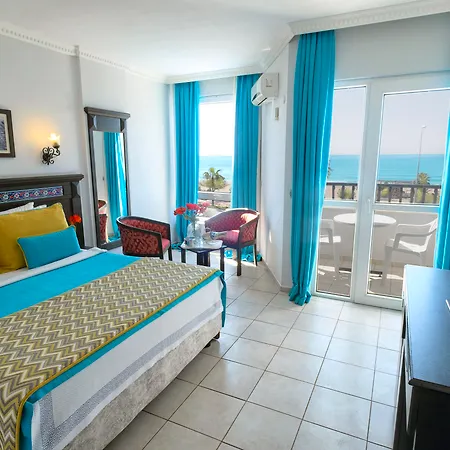 فندق Big Blue Sky 4*