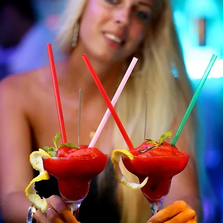 מלון Big Blue Sky אלאניה