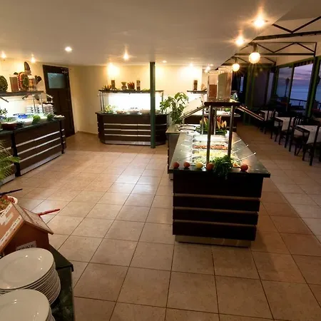 Big Blue Sky 4* אלאניה