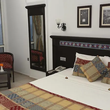 Big Blue Sky מלון אלאניה